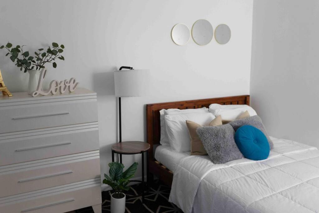 Newly Renovated Condo 5 Min From Airport ไมอามี ภายนอก รูปภาพ